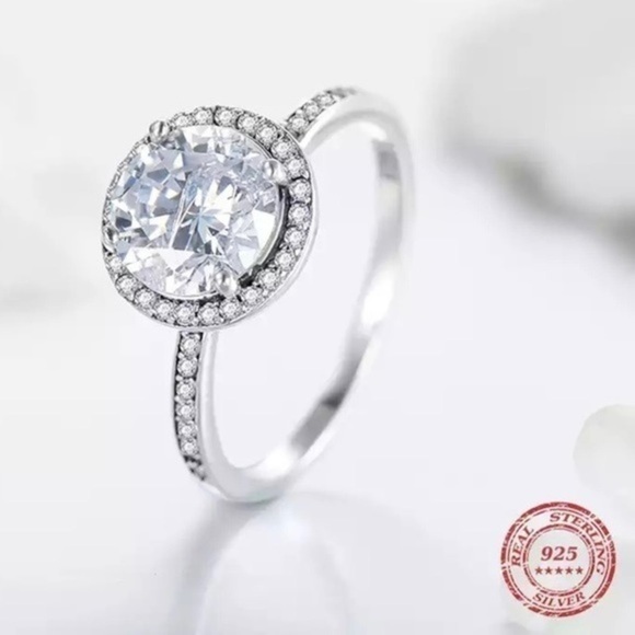 925 Sterling Silver Vintage Round Cubic Zirconia Ring - Picture 2 of 5